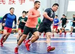 包含摔跤预选赛掀起高潮，关中白虎队强势横扫关东天狼队，老将里程碑之夜——赛后更衣室沸腾的词条